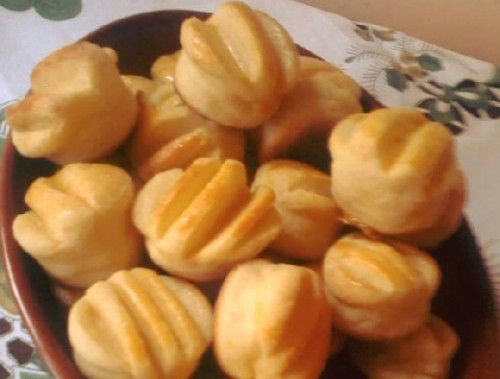 Erzsi krumplis-túrós pogácsája